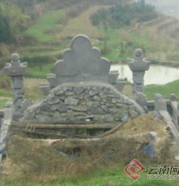 村副支书被指建豪华“活人墓”。 村民供图