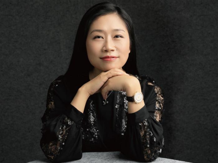 皇家俏咪咪董事长陈心_鸿星尔克董事长(2)