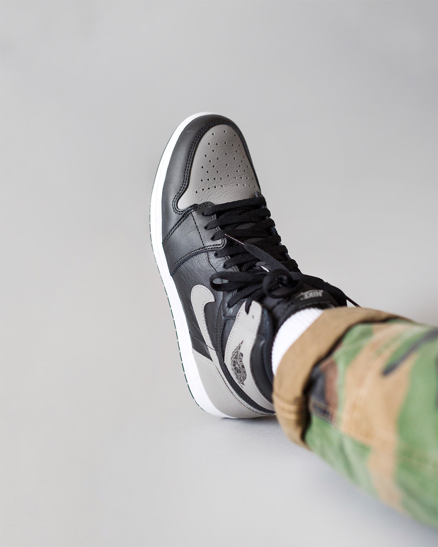 为了不跟其他明星撞鞋,冠希哥最新 aj 上脚,显得有些独立独行!