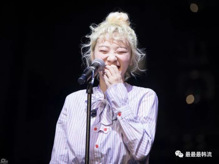 这对cp的恋情爆的也是新奇