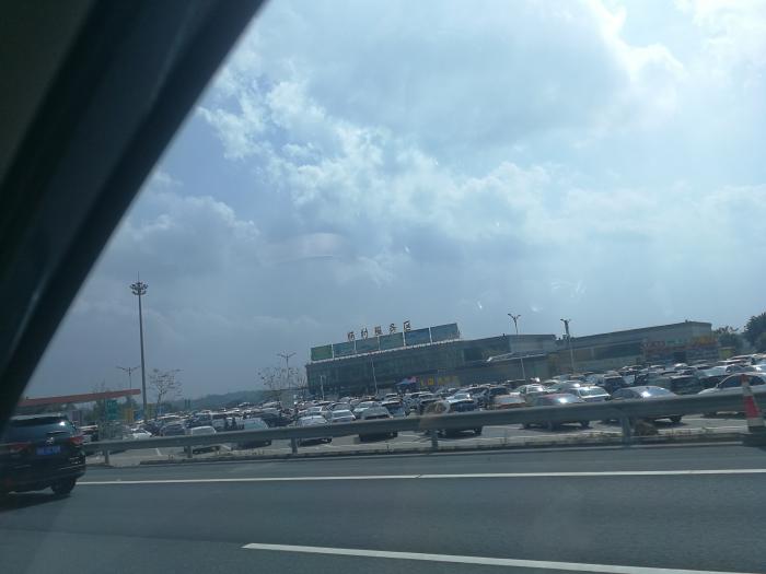 驶入广州市区后,在华南快速干线路段也出现短暂拥堵,后畅通:本次返程