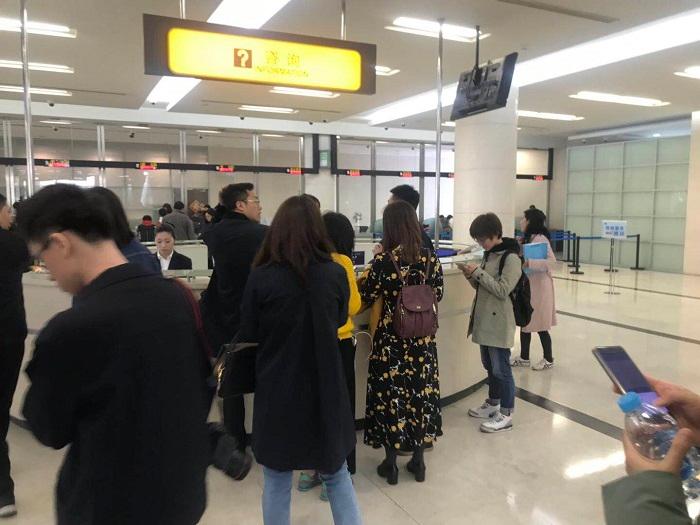 上海首张全国通办出入境证件受理:全程5分钟2