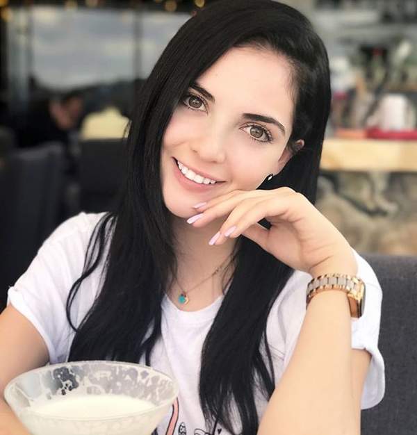 墨西哥电眼正妹福利美照前凸后翘胸猛十足