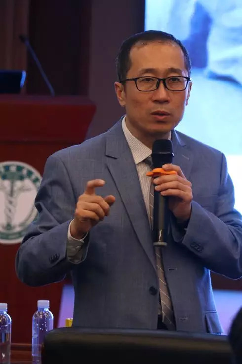 天津医科大学肿瘤医院胃部肿瘤科张汝鹏主任,王宝贵主任分别做现场