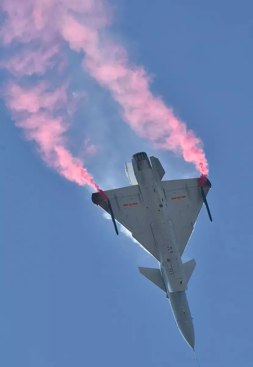 硬核歼10b大秀眼镜蛇机动详解这个动作到底厉害在哪