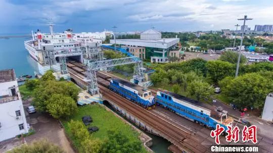  图为海南铁路南港。骆云飞 摄