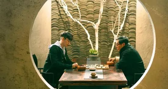 原来是电视剧《黄金瞳》的拍摄花絮 难道艺兴是在演戏 并不会真的