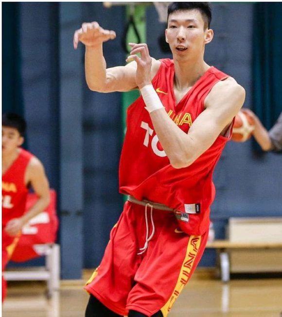 备战世界杯!大魔王周琦再次起航美国,签约辽宁