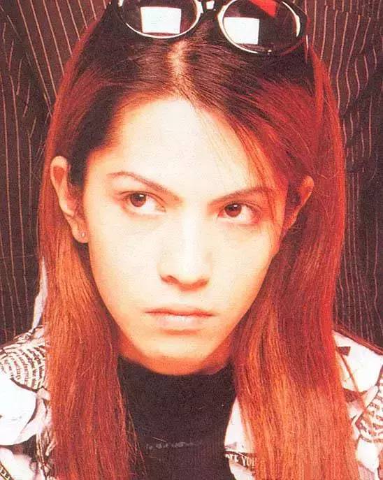 hyde(宝井秀人)他是开创视觉系摇滚的音乐人,即使到了年过半百的今天