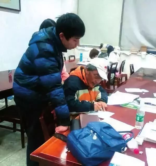 地神僧再现 保洁员为考研学子讲解6年高数题|图