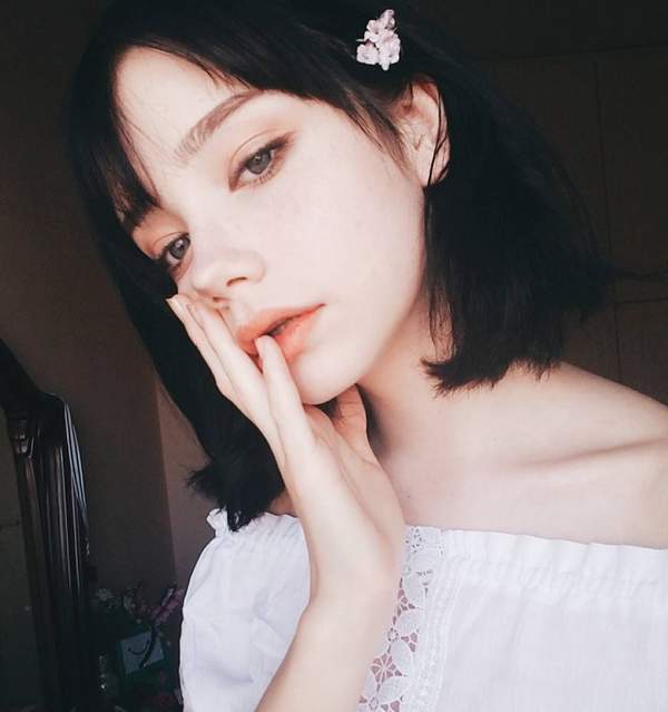 17岁乌克兰混血美少女清纯美照颜值逆天气质高冷