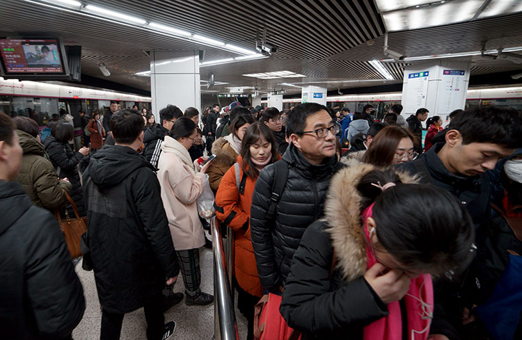 春节后首个工作日 北京地铁秩序井然|西街|上班族|地铁_新浪网
