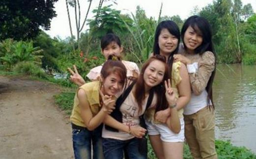 越南女游客到中国旅游，在商场购物却连连吐槽：为啥没有绿帽子？