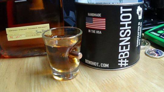 benshot主打产品是射入子弹的玻璃杯(网络图片)
