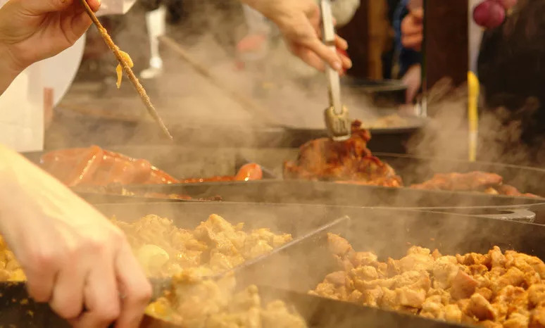 每晚一顿烧烤+啤酒,18岁少女的胃变得像80岁