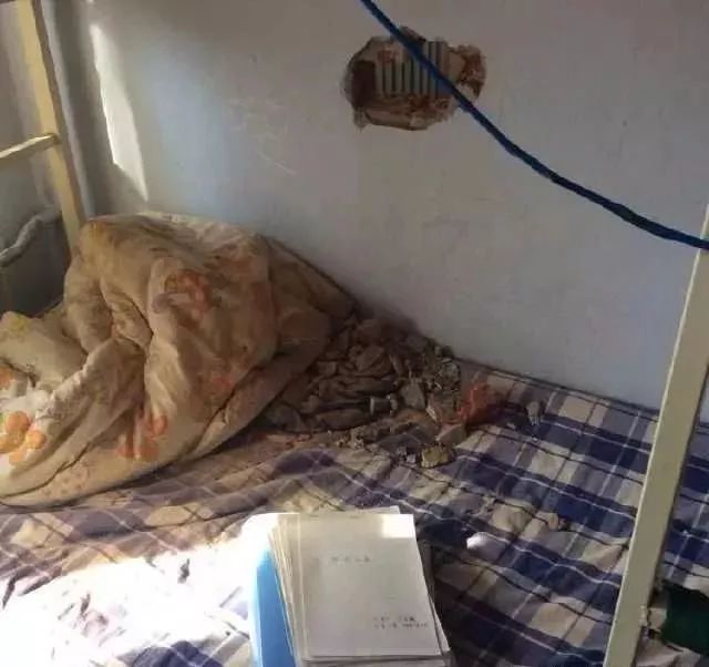 中国「最差大学宿舍」重磅出炉!24 人间   空中吊床.你的学校也在榜?