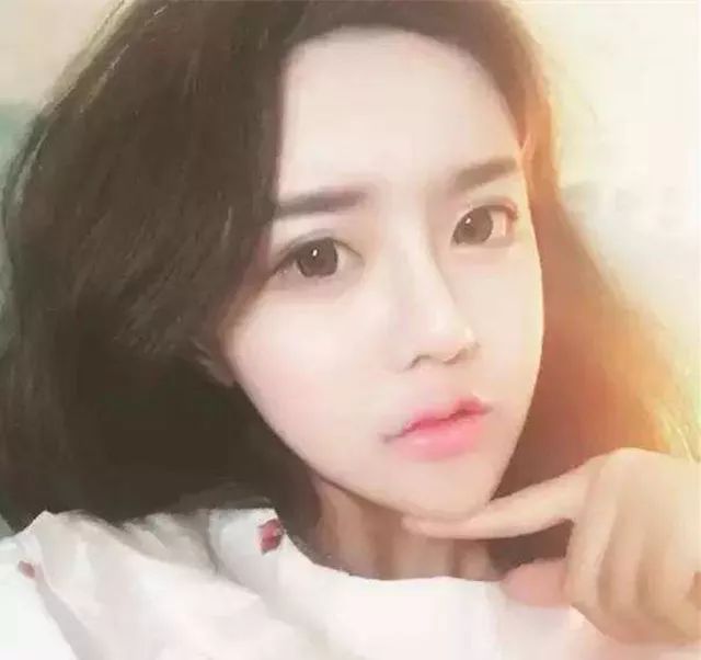 "第一女团"中她的下巴尖的能戳死人,堪比"蛇精男"刘梓晨!