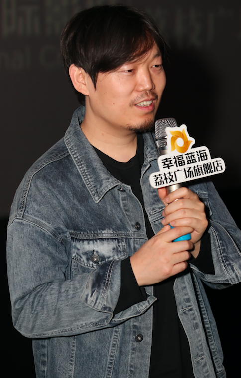 素人演员的反差萌带来更强化学反应,荒诞喜剧片《平原