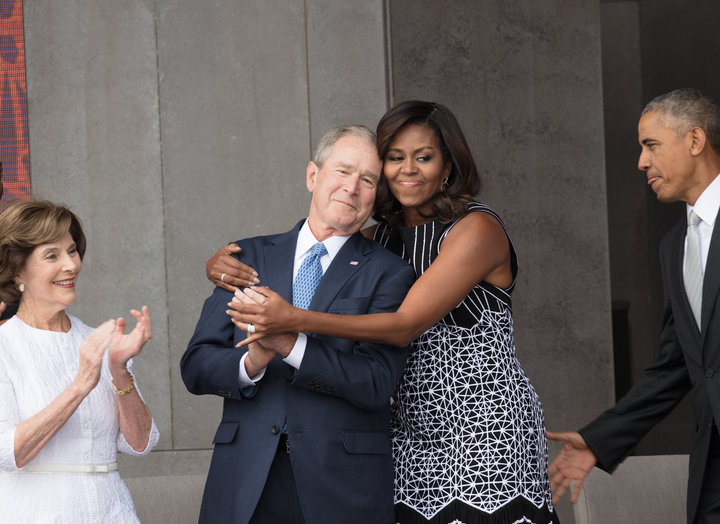 奥巴马夫妇婚姻曾触礁 前第一夫人称当时"风中凌乱"