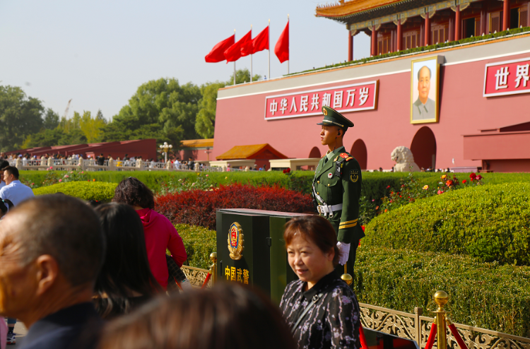 他们是天安门前最美哨兵也是最忙碌的活地图