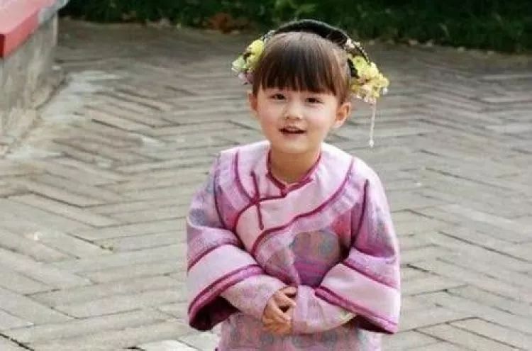 【好久不见】还记得《甄嬛传》里面的温宜公主吗?她现在越长越美啦!