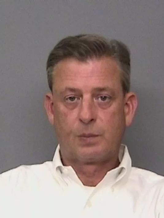 美国教练绑架中国留学生并私自遣送回国,谁给