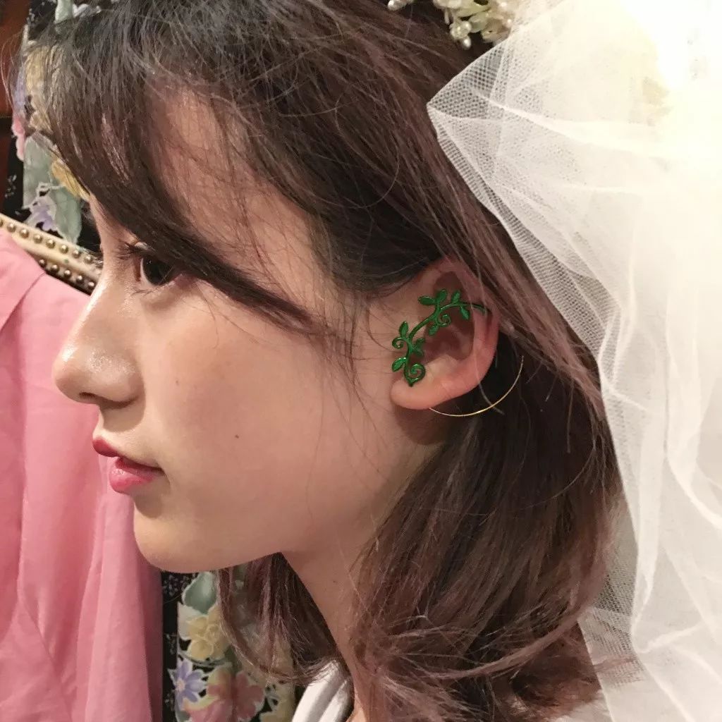 李诞直播喷不买黑尾酱衣服的观众是垃圾?