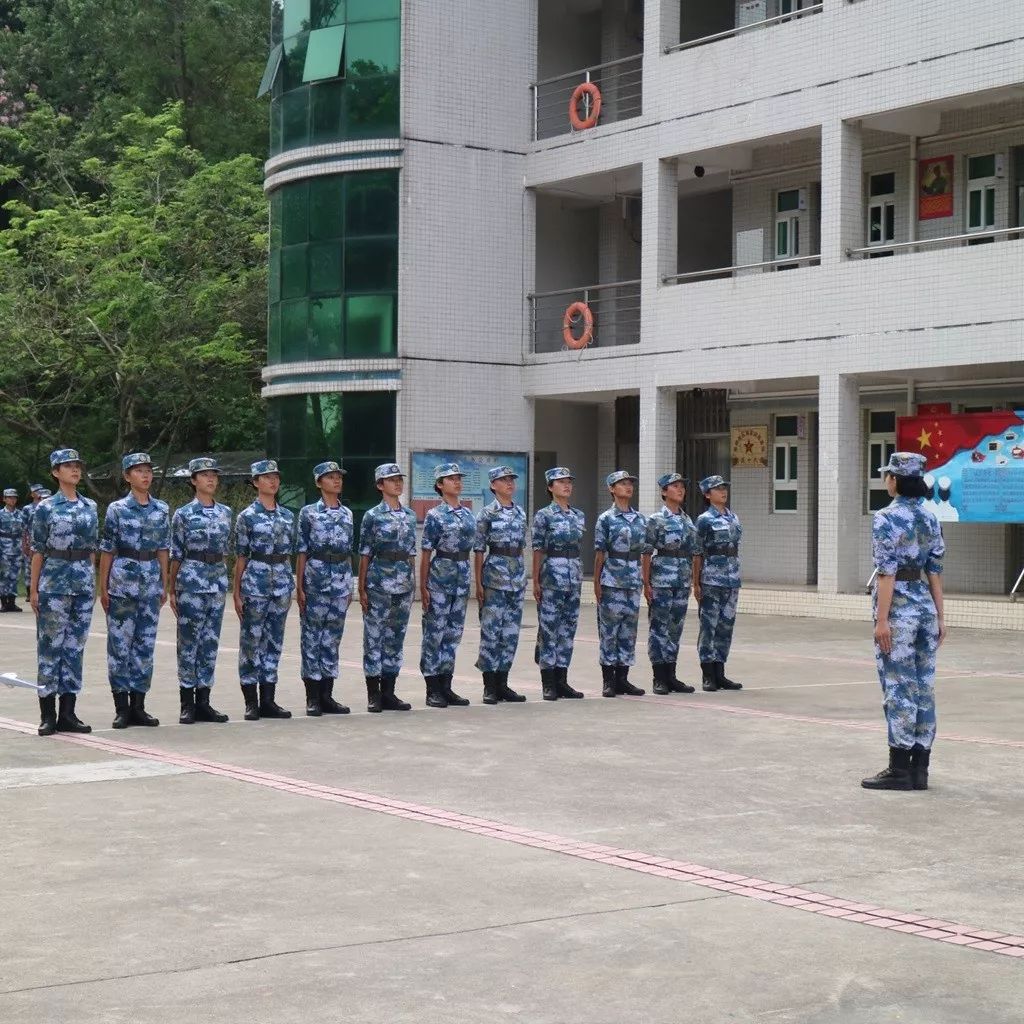 到"沙角大学"一个月了,这群女兵简直越来越酷