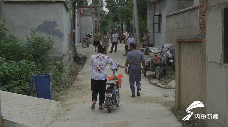 邹城女子走失在外漂泊7年终回家一家人相拥而泣