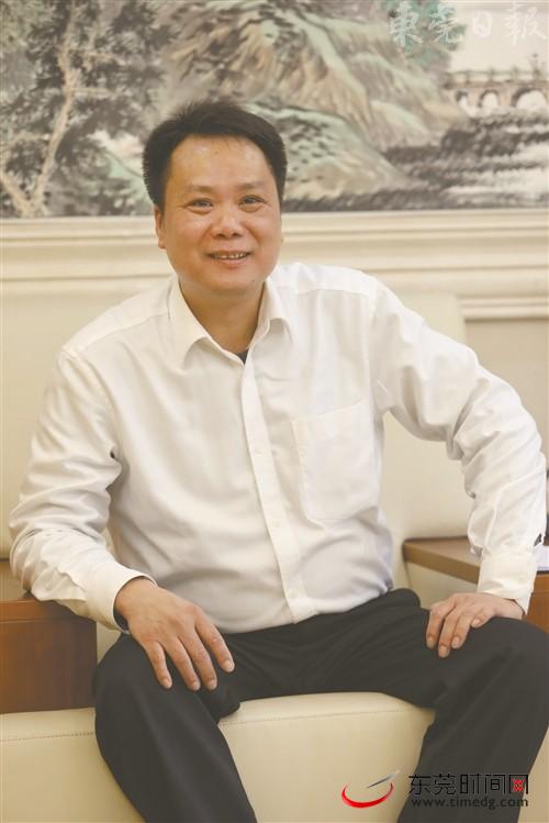 叶沃昌接受记者采访■中堂大力推进城市品质提升工作,努力打造成