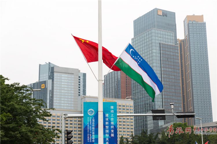 五四广场上合组织青岛峰会雕塑吸人眼球