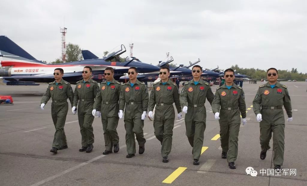 大片来袭铁粉自费出国记录空军八一飞行表演队蓝天舞姿