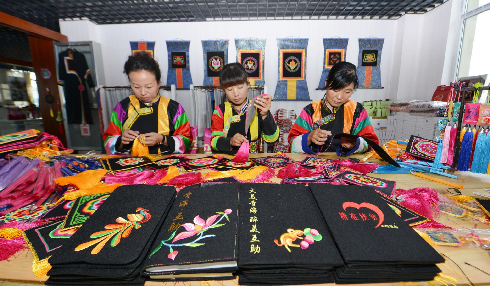 土族盘绣农民指尖上的非遗