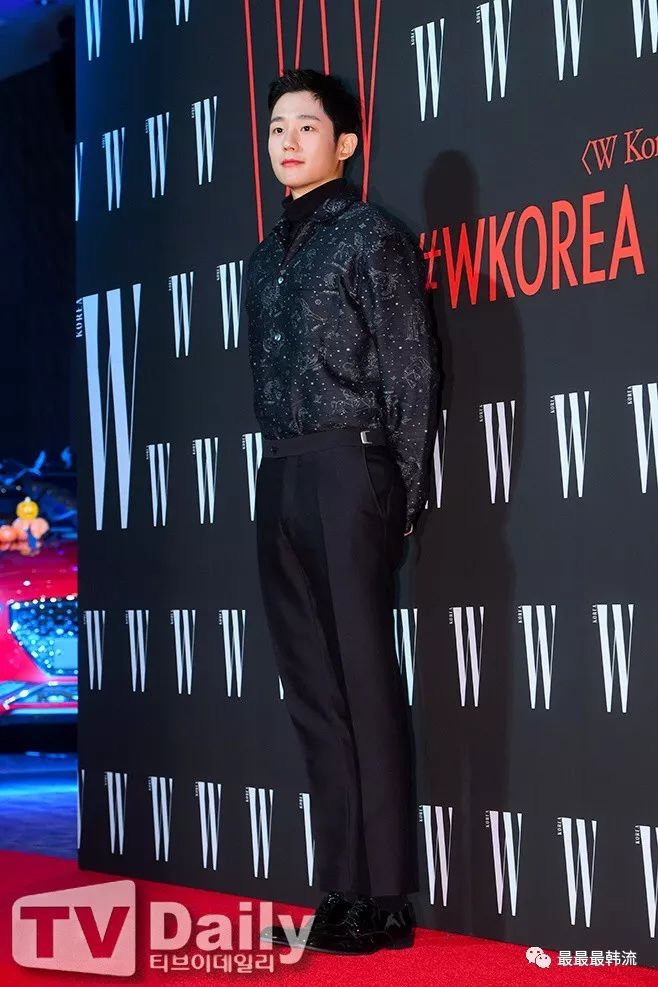 丁海寅穿的太骚气求他学会正确用脸