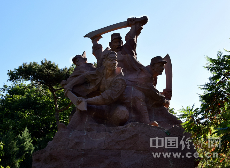 喜峰口长城抗战纪念碑图片