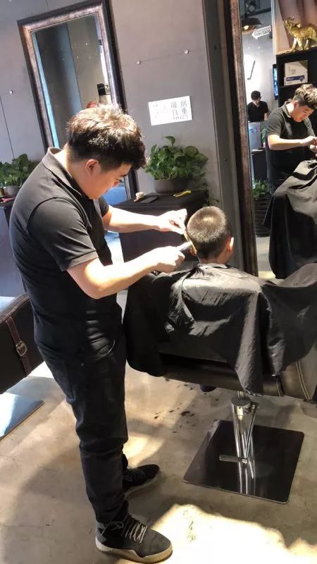 日本川岛文夫团队进修学习电视台多档节目主持人幕后造型师毕业于