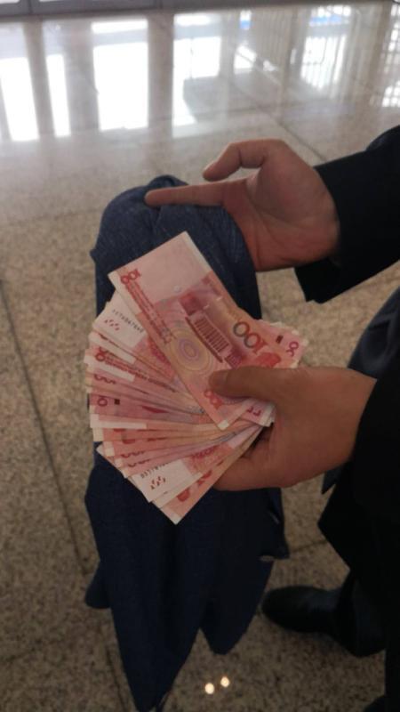 兜里还有两千多块,结果让人感动|现金|火车|火车站_新浪新闻