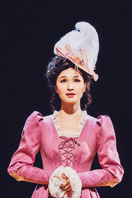 黄慧慈饰演德龄.