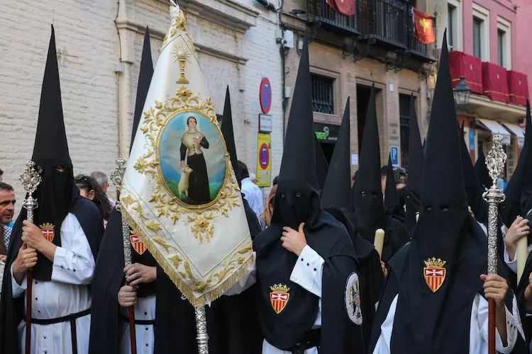 复活节上的食死徒尖帽|游行|西班牙|小凯_新浪新闻