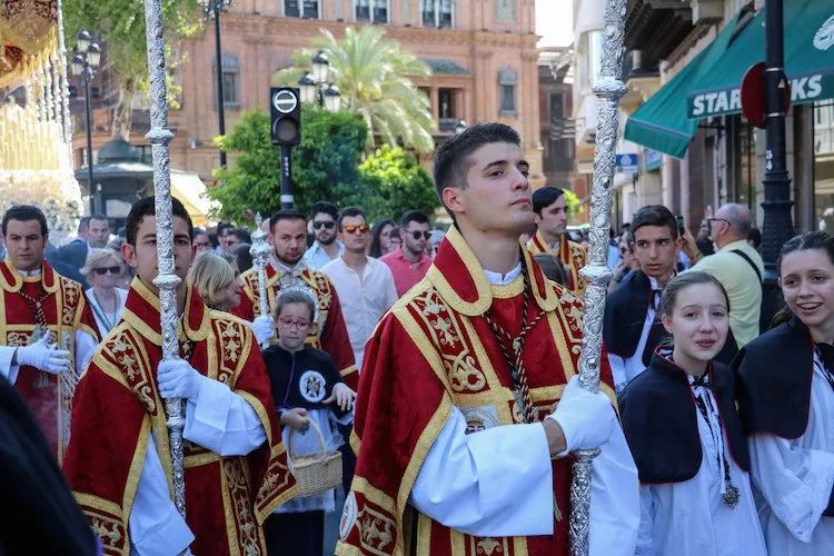 复活节上的食死徒尖帽|游行|西班牙|小凯_新浪新闻