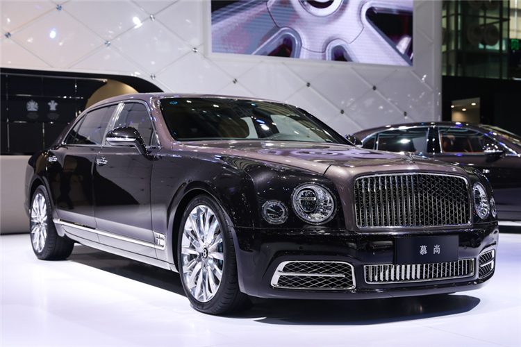 以及在超豪华四门轿车之典范,中国市场最受欢迎的的宾利车型——飞驰