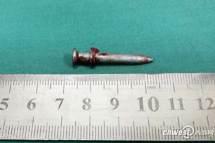 西部网讯(记者 彭芬 通讯员 任伟锋 陈旭) 射钉枪是装修工人的必备