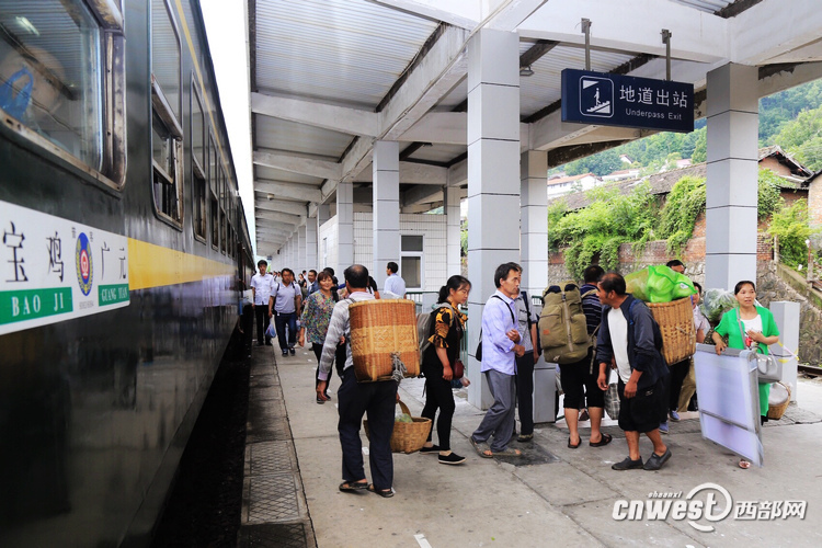 发现最美铁路丨宝成线上的青春 我来守护"小慢车"