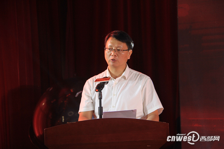 集团党委书记,董事长,总经理王立强,富县县委书记李志峰等一行参加