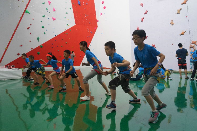 专业训练营夯实青少年攀岩金字塔 2018年全国青少年攀岩夏训营北京开