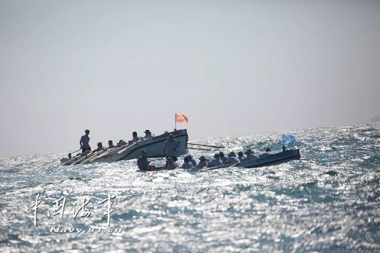 海军"海峡勇士-2018"横渡渤海海峡舢板邀请赛开赛