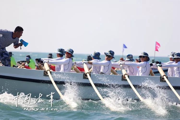 海军"海峡勇士-2018"横渡渤海海峡舢板邀请赛开赛