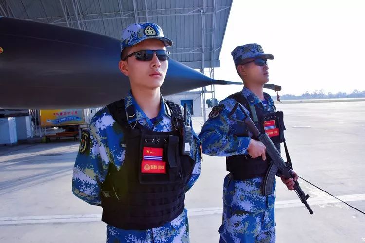 你心目中的机场警卫兵是什么样子的快来了解一下