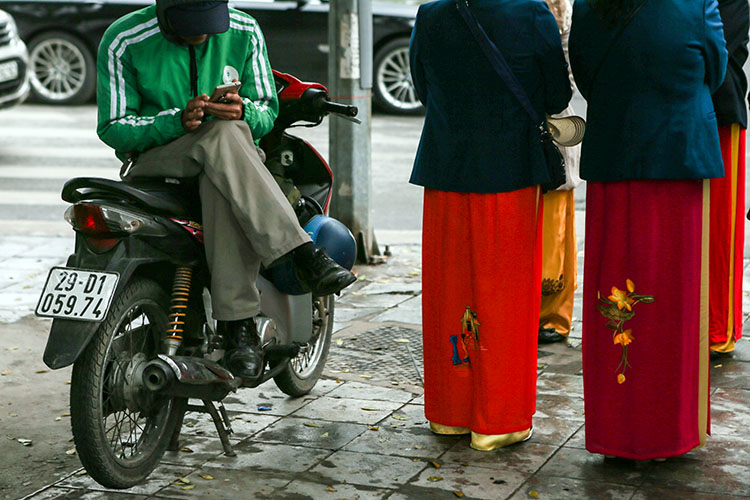 三婆衣又称鳖衣,是越南和柬埔寨的传统服装.