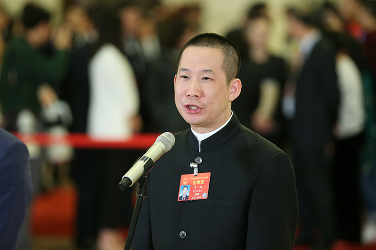 贵阳货车帮科技有限公司首席执行官罗鹏代表接受采访.